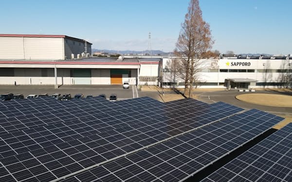群馬工場尾島事業所に導入した太陽光発電設備は、太陽光パネル1072枚、総パネル面積は約2500平方メートルに及ぶ