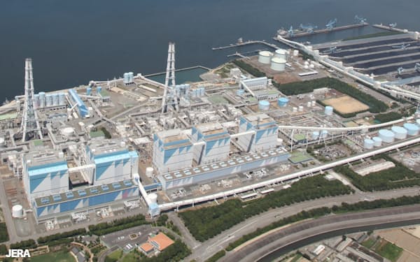 日本ではアンモニア混焼の実証事業が始まった(愛知県の火力発電所、JERA提供)