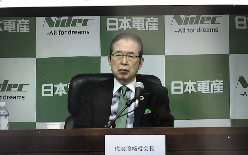 オンラインで決算説明会を開く日本電産の永守会長(26日) オンラインで決算説明会を開く日本電産の永守会長(26日)