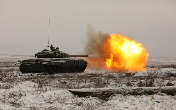 ロシア軍はウクライナ国境近くでの軍事演習を相次いで実施している(12日、ロシア南部ロストフ州）＝ＡＰ