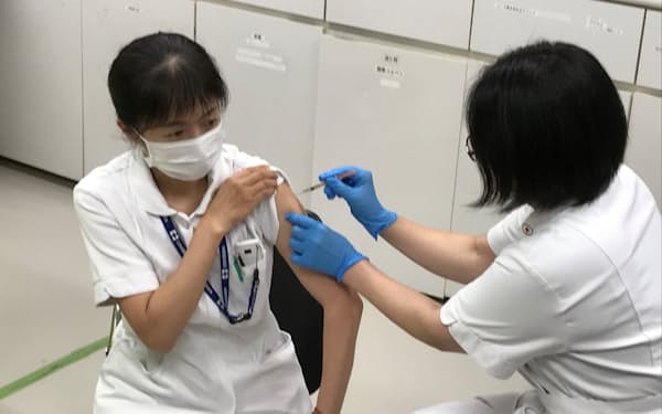 水戸市では医療従事者向けの３回目接種が進み、一般向けの接種が本格化する（2021年12月）