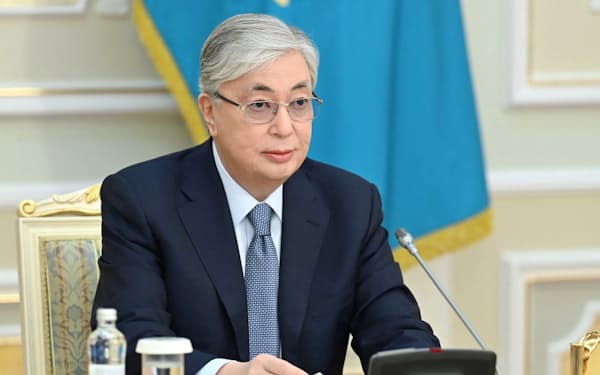 カザフスタンのトカエフ大統領は与党党首への就任で全権を掌握した＝ロイター