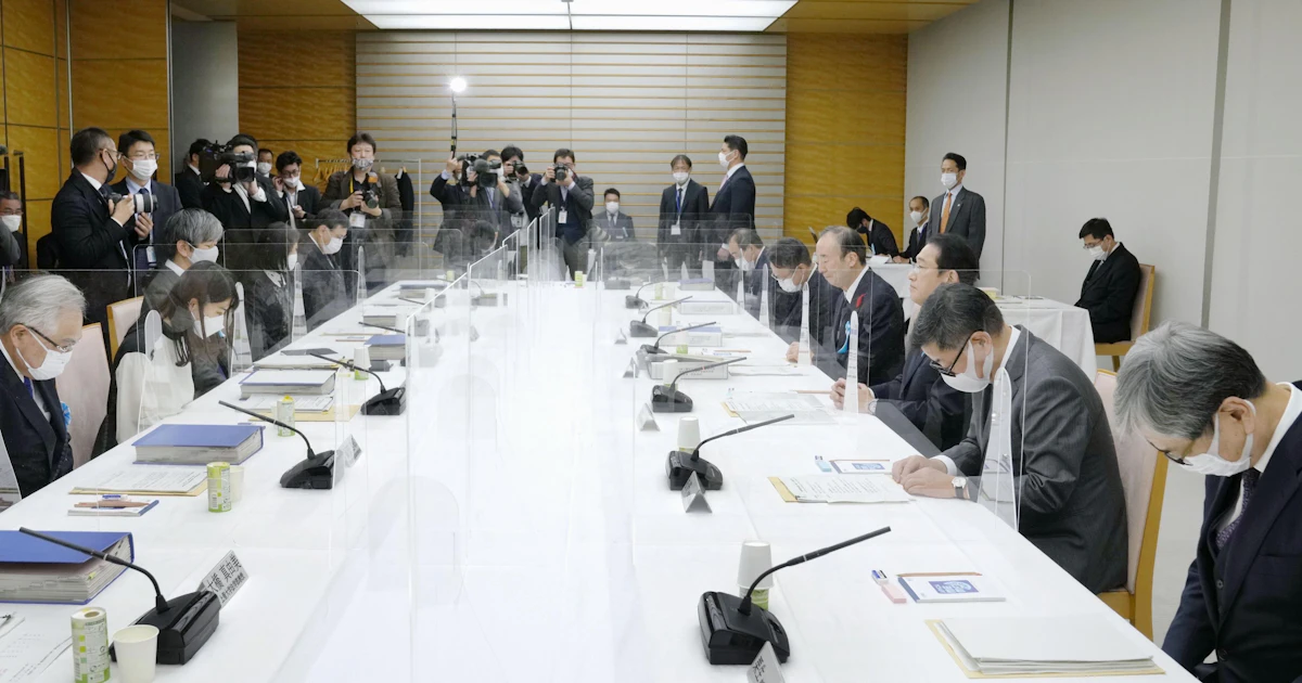 皇族確保案、女性皇籍維持「賛成」69% 旧皇族養子52% - 日本経済新聞