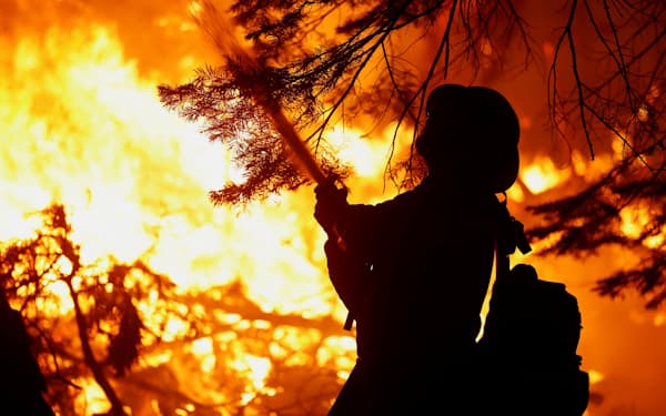 カリフォルニア州の山火事は21年に過去有数の規模となった=ロイター