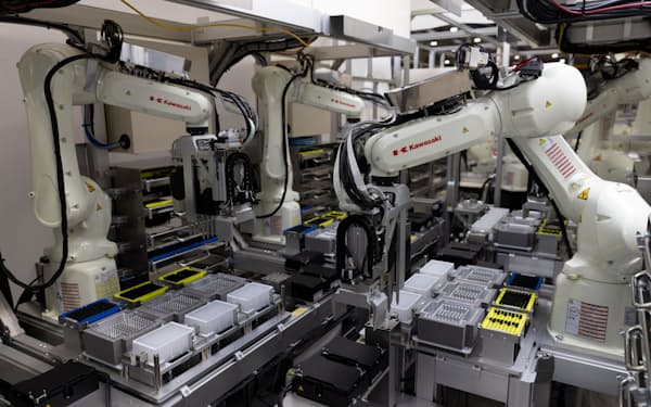 川崎重工業が手がける自動のPCR検査ロボットシステム