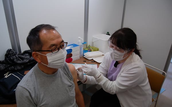 埼玉県も3回目の新型コロナワクチン接種に向け、全県民対象の集団接種センターを開設した（1日、さいたま市浦和区）
