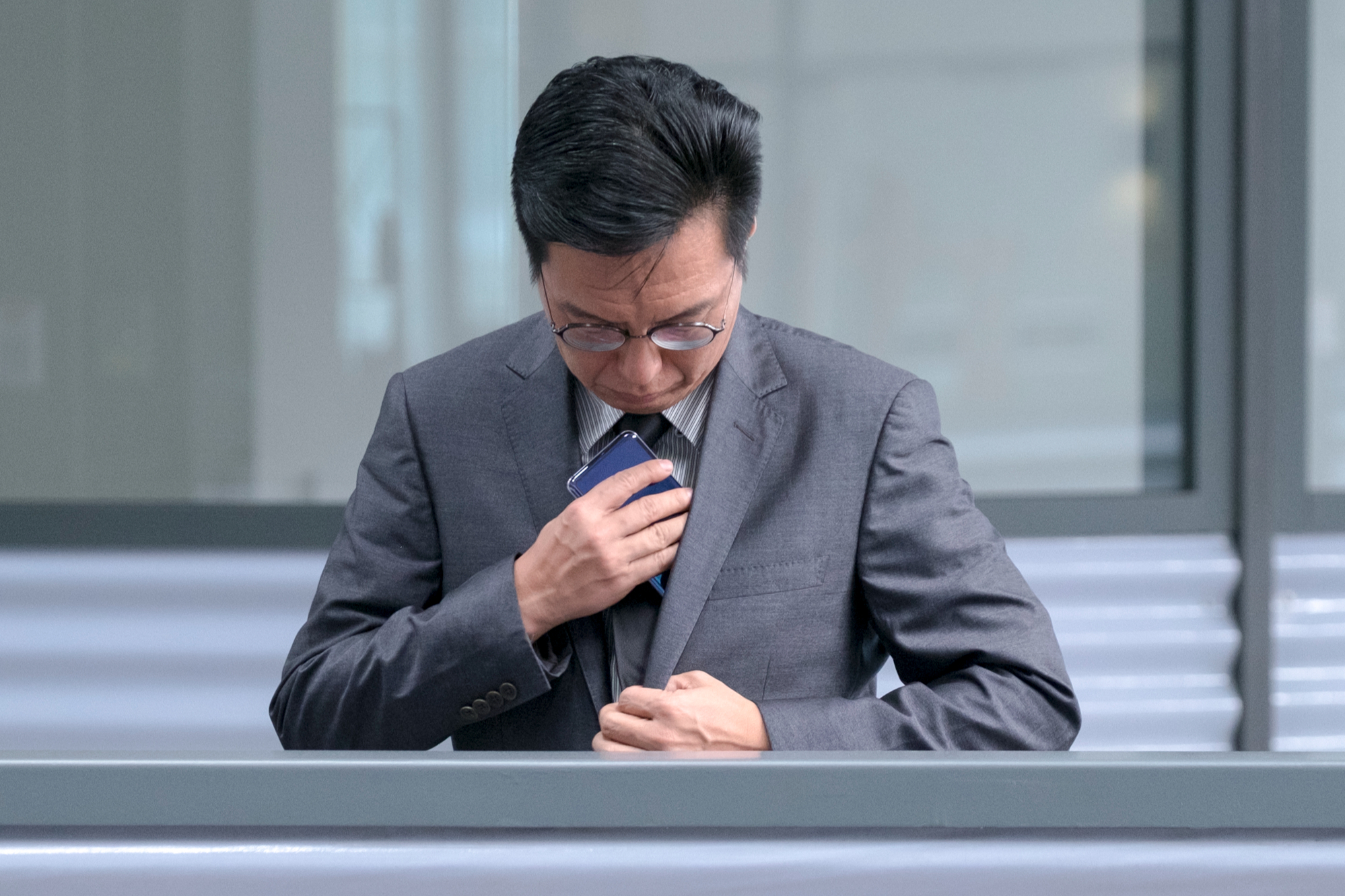 人は意外といろいろな見栄に縛られ、自分の可能性を狭めている(写真はイメージ=PIXTA)