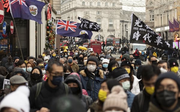香港系市民や移住者によるロンドンでのデモ行進（1月）=AP