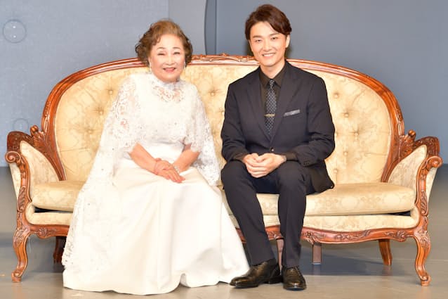 永遠の少女 初風諄さんに寄り添われて 井上芳雄 Nikkei Style 永遠の少女 初風諄さんに寄り添われて 井上芳雄 Nikkei Style