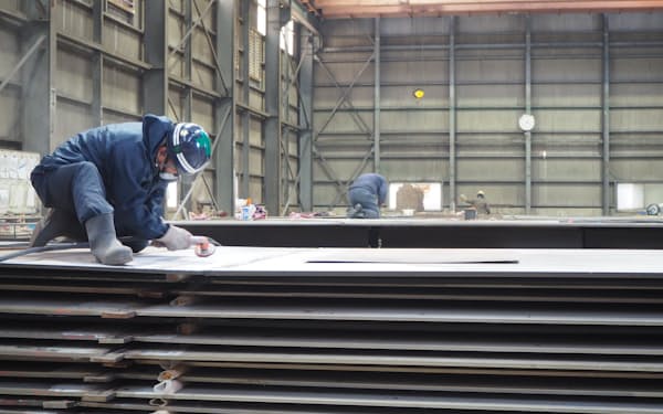 フレートサービスは鋼板の加工事業に参入する（2月、本社工場内）
