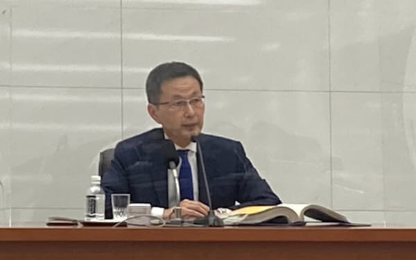 記者会見する日銀の若田部昌澄副総裁(3日)