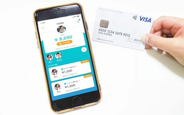 MEMEが開発した金融教育アプリ「manimo（マニモ）」は専用のデビットカードと連携する