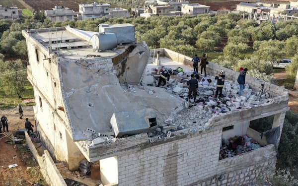 米軍の対テロ作戦で破壊された家屋（3日、シリア・イドリブ県）＝AP