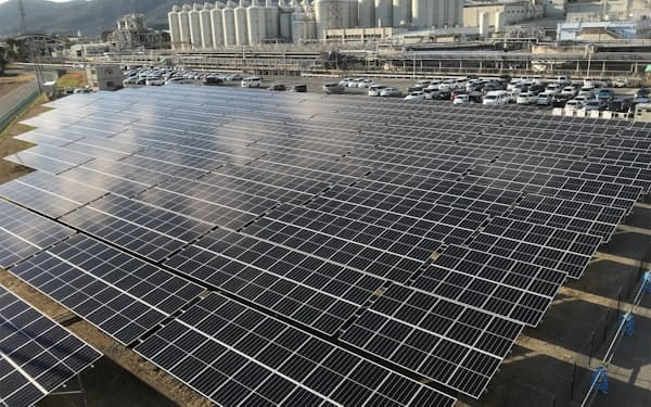 キリンビール岡山工場の駐車場敷地に設置された太陽光パネル