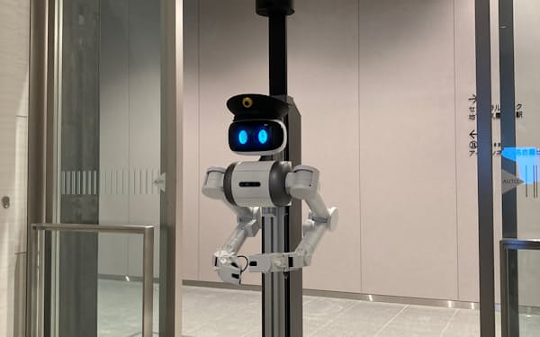 入退室管理システムと連携することで、ロボットが制限エリアにも入れるようになる（移動する警備ロボット）