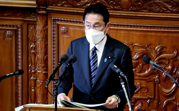 衆院本会議で施政方針演説をする岸田首相（1月17日）