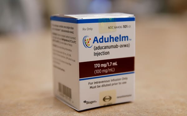 米バイオジェンとエーザイが共同開発したアルツハイマー病治療薬「アデュヘルム」＝ロイター