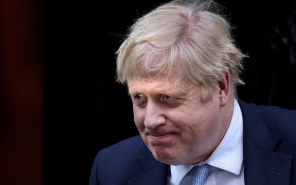 ジョンソン首相は官邸改革でパーティー問題の苦境の打開を目指す(写真は1月、英首相官邸)=ロイター