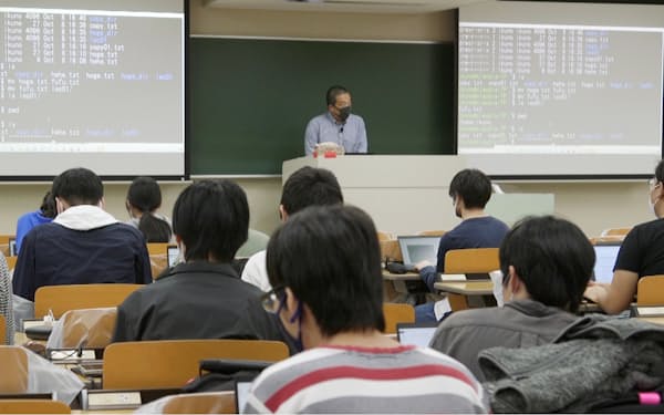 IT人材の求人は増えている（東京工科大学コンピュータサイエンス学部の授業風景）