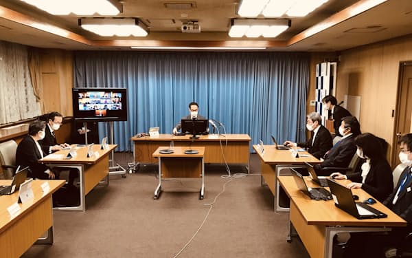 埼玉県は新型コロナウイルスに関する専門家会議でオミクロン型への対応を協議した（8日、埼玉県庁）