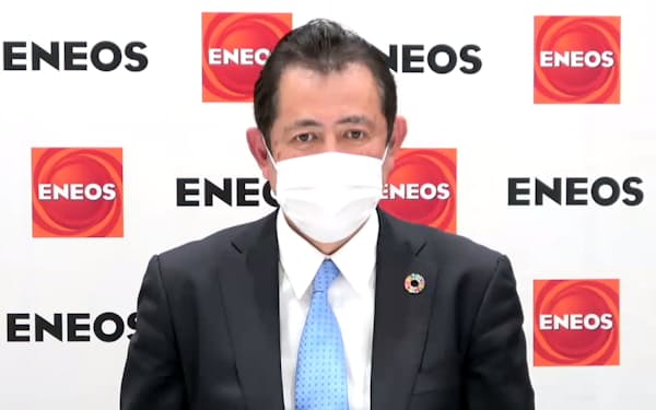 オンラインで記者会見するENEOSホールディングスの斉藤猛次期社長