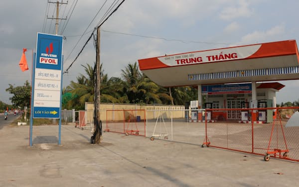 休業したベトナム南部アンザン省の給油所（9日）＝ベトナム通信
