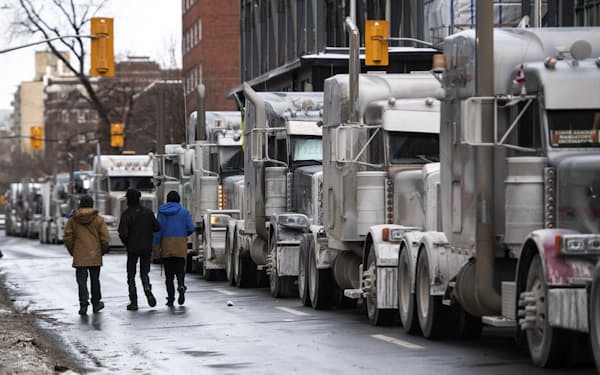 オタワでは1000台を超えるトラックが車列をつくった（1月30日）＝ＡＰ