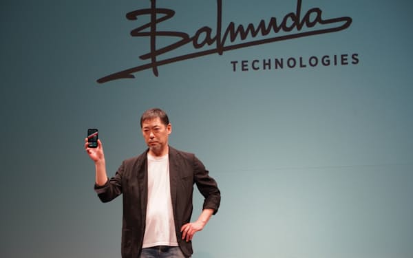 2021年11月に「BALMUDA Phone」を発表した寺尾玄社長