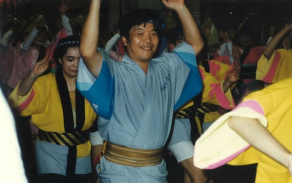 阿波踊りに参加する筆者(1990年)