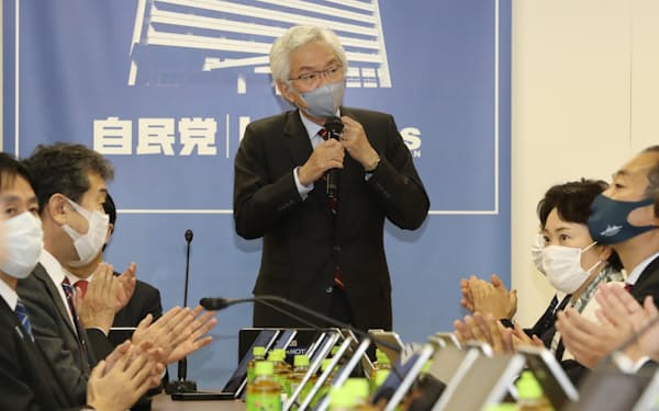 自民党の西田昌司氏（写真中央）は動画投稿サイトの自身のチャンネルで報道に反論した