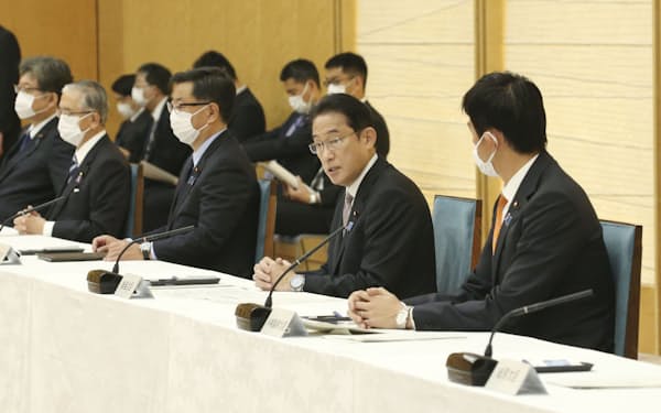 岸田政権は経済安保を看板政策に掲げる＝21年11月、首相官邸