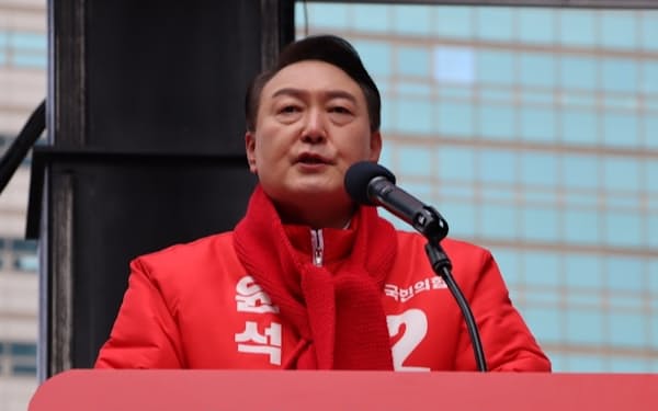15日、ソウル市で第一声を上げる保守系野党の尹錫悦候補