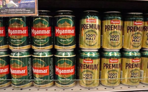 「ミャンマー・ビール」は同国のビール市場で代名詞的な存在だが…（2017年、ヤンゴン市内の小売店）