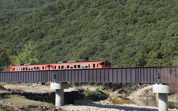 岡山と広島を結ぶ芸備線はJR西日本の中でも輸送密度が低い区間が多い