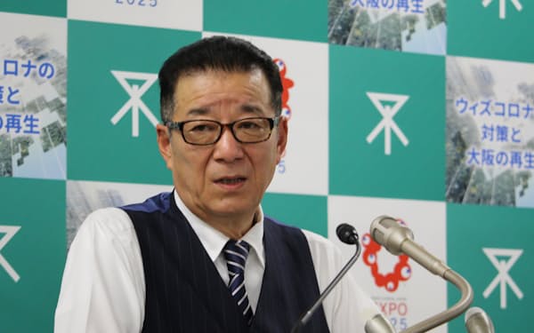2022年度予算案について記者会見する大阪市の松井市長（16日、大阪市役所）