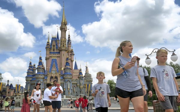 米ディズニーなど マスク義務相次ぎ緩和 感染減で 日本経済新聞 米ディズニーなど マスク義務相次ぎ緩和 感染減で 日本経済新聞