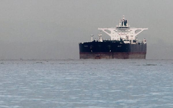制裁解除に伴うイランの原油輸出再開を見据え、各国の駆け引きが始まる＝ロイター