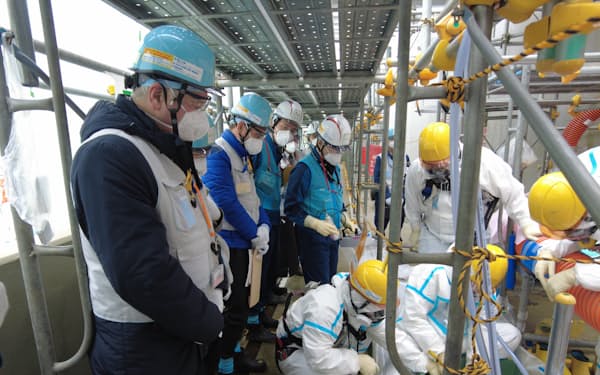IAEA調査団は15日、福島第1原発内を視察した（東京電力提供）