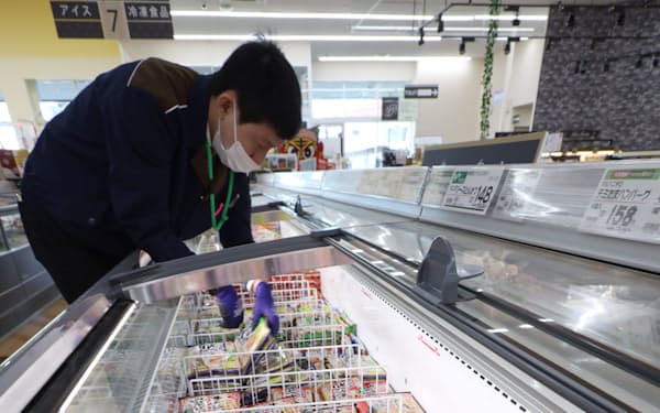 スーパーの店頭に並ぶ冷凍食品（東京都練馬区のいなげや練馬上石神井南店）