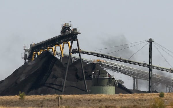 原料炭は急速に需給が逼迫している（豪州東部の炭鉱）＝AP