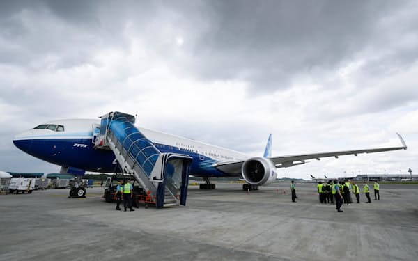 アジアに初めてお目見えしたボーイングの次世代機「777X」（2月13日、チャンギ国際空港）=ロイター