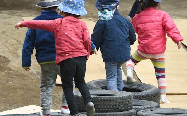 都内の保育園で遊ぶ子どもたち
