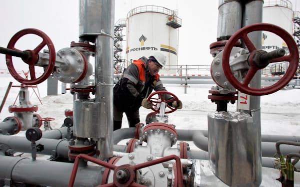 ＯＰＥＣプラスの中核メンバー、ロシアの原油供給の行方が不透明に（イジェフスク近郊にある油田施設、ロイター）