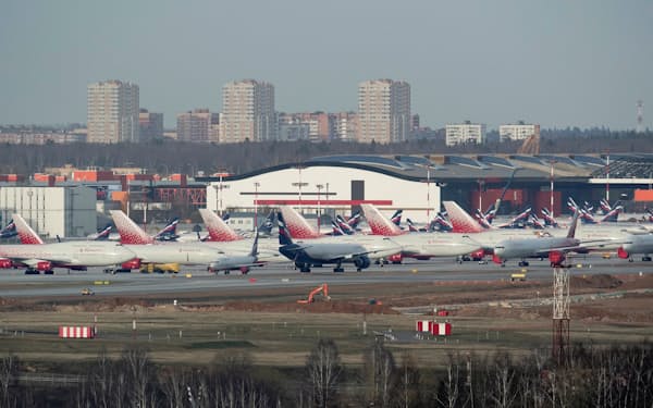 モスクワの空港に駐機するアエロフロートの航空機（2020年4月）＝ロイター