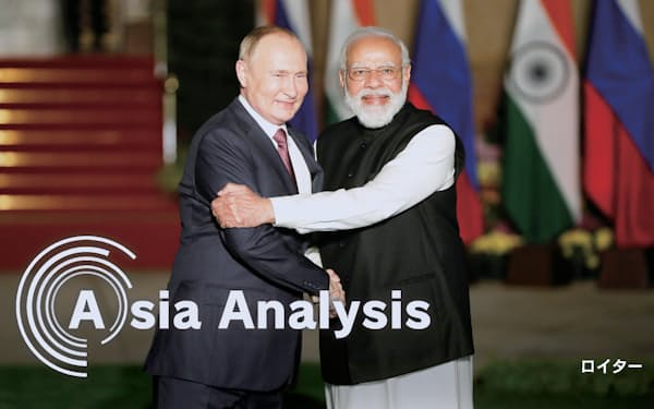 インドのモディ首相㊨とロシアのプーチン大統領は軍事協力のさらなる拡大で合意していたが…(2021年12月6日の首脳会談)=ロイター
