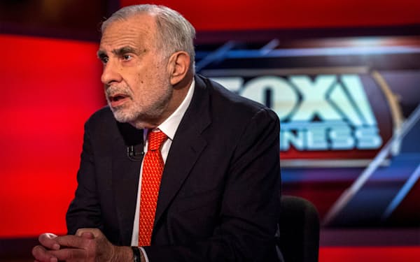 FILE PHOTO: Billionaire activist-investor Carl Icahn gives an interview on FOX Business Network's Neil Cavuto show in New York February 11, 2014.   REUTERS/Brendan McDermid/File Photo
