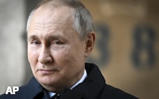 仏大統領､市民への攻撃中止要請　プーチン氏｢対応する｣