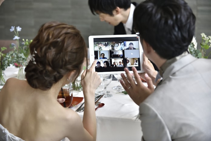 結婚式の費用 ご祝儀除く自己負担144万円 日本経済新聞 結婚式の費用 ご祝儀除く自己負担144万円 日本経済新聞