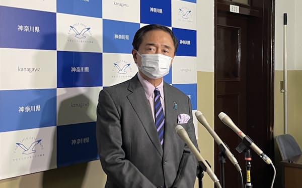 神奈川県の黒岩祐治知事がまん延防止等重点措置の延長要請について説明した（2日、県庁）