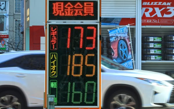 レギュラーガソリンが１リットル170円台を付けた都内のガソリンスタンド（2月22日）